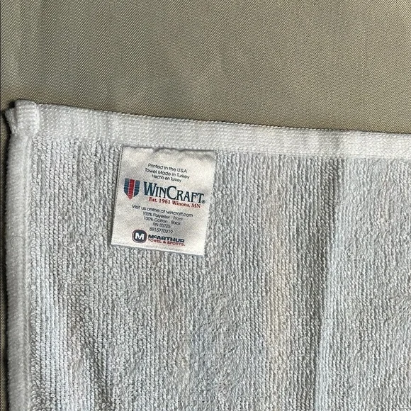 NETS Logo Colorful Graphic Towel - Picture 6 of 8